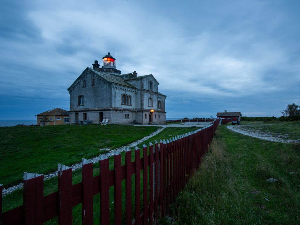 Stora Karlsö naturkurs med fåglar och växter - detaljprogram bild på fyren
